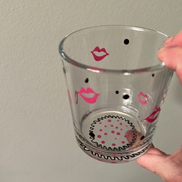 Dishes with Kisses 😘 4-piece set. - Picture 1 of 11